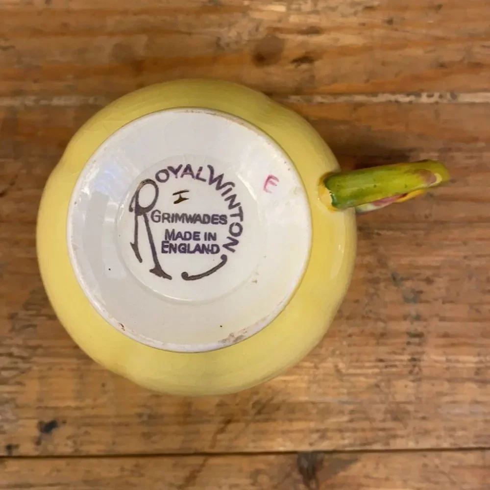 Yellow and Gold Gilt Royal Winston Bone China Tea Cup with flower handle - Picture 9 of 10